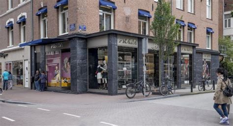 Shoppen in de P.C. Hooftstraat in Amsterdam